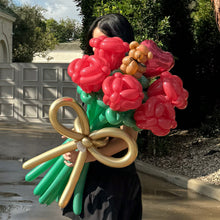 Load image into Gallery viewer, Valentine&#39;s Day - Rose Balloon Flower Bouquet
